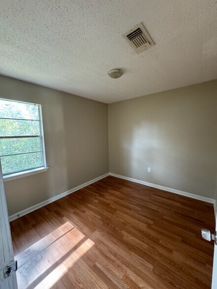 Building Photo - 5071 Baker Blvd