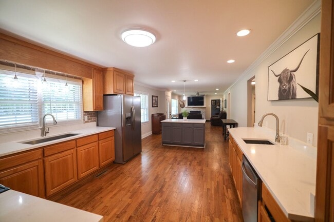 Building Photo - Beautiful 3 Bedroom Home in Central, SC