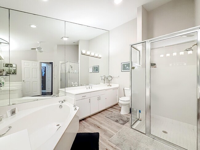 Building Photo - 11853 Fountainside Cir