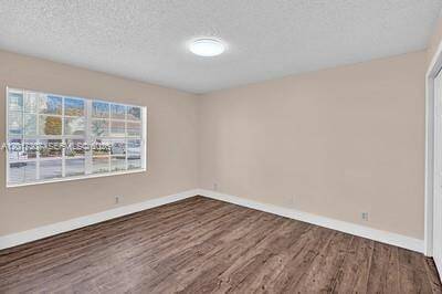Building Photo - 1395 Cottonwood Cir
