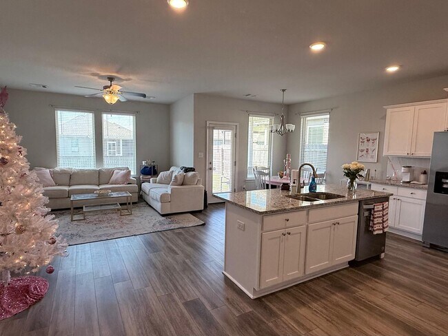 Building Photo - 1008 Meridian Dr