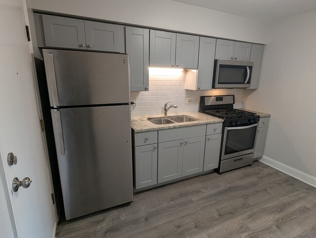 Building Photo - 9216 Seymour Ave