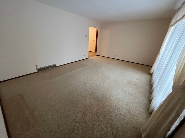 Building Photo - 350 W Mae Rose Ave