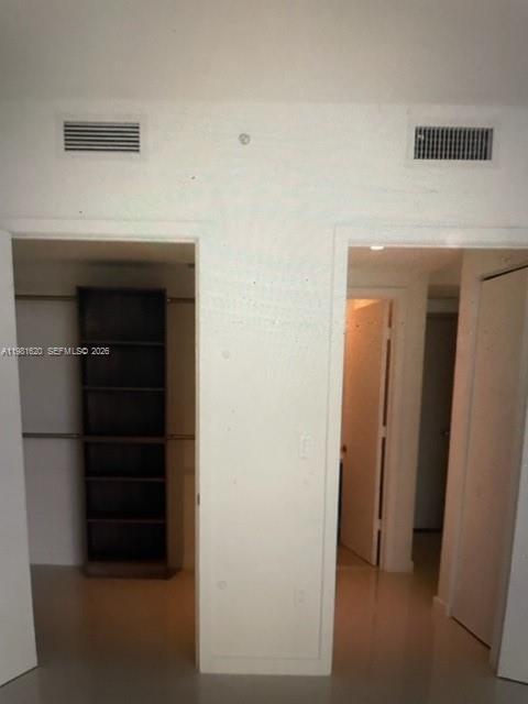 Building Photo - 1010 SW 2nd Ave