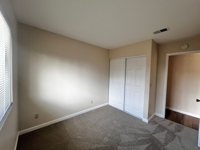 Building Photo - East Petaluma Four Bedroom Home
