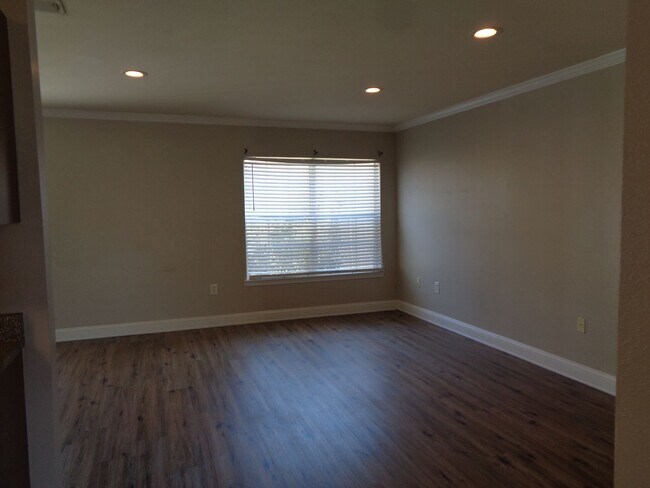 Building Photo - Great Location / Close to Hwy 85 & I-10
