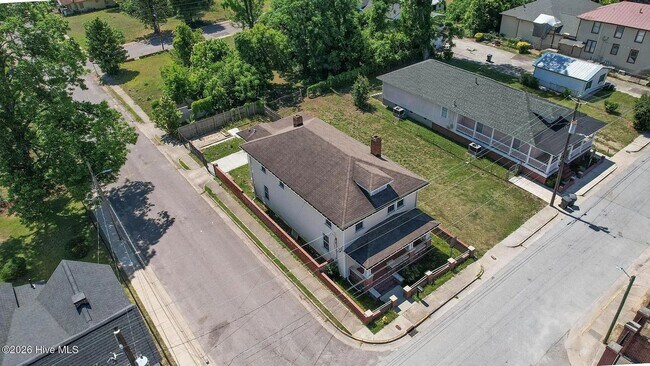Building Photo - Ideal for Medical Professionals & Students – Spacious 5BR Near Downtown