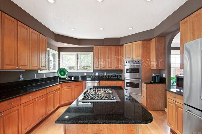 Building Photo - 9616 E Maplewood Cir