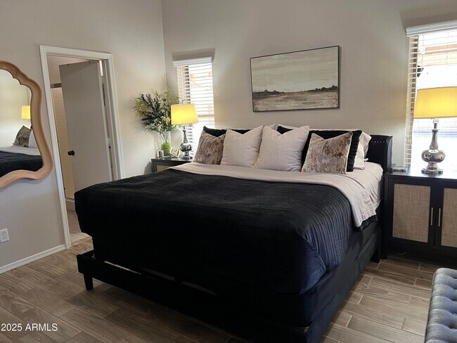 Building Photo - 3423 E Menadota Dr