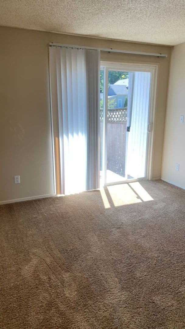 Building Photo - (858) Foxfire Apartments - 2 Bedroom / 1 Bathroom - Updated