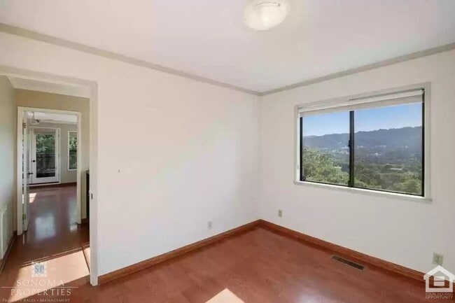 Building Photo - Beautiful 4bd/3.5ba Updated Custom House with Valley Views