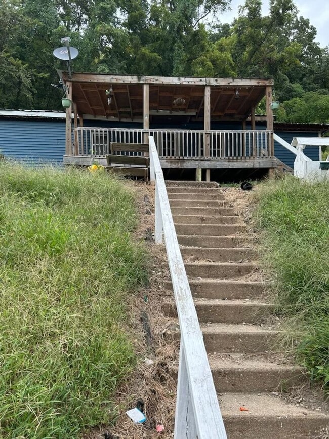 Building Photo - ROCKPORT, IL - Cottage on about 2 Acres In...