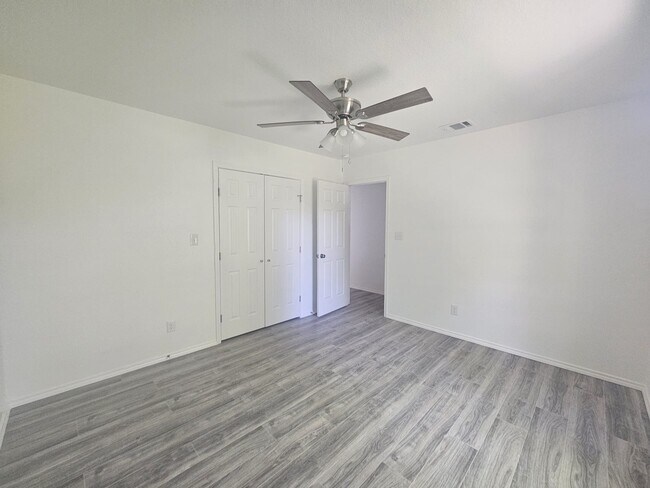 Building Photo - 923 McIlvaine