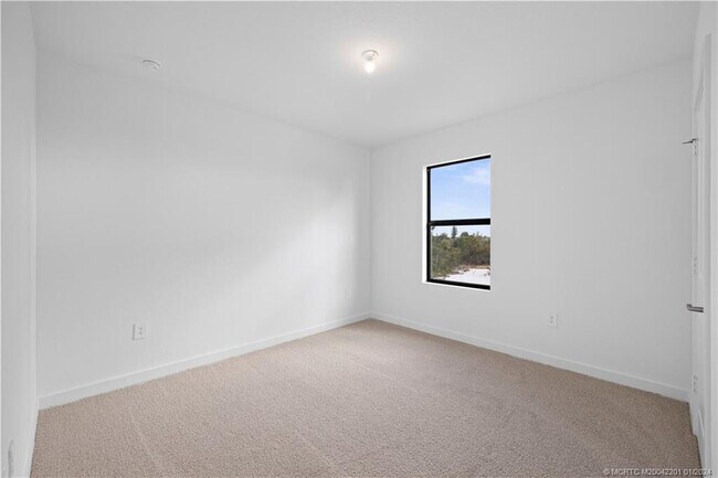 Building Photo - 2048 NE Ocean Dunes Dr