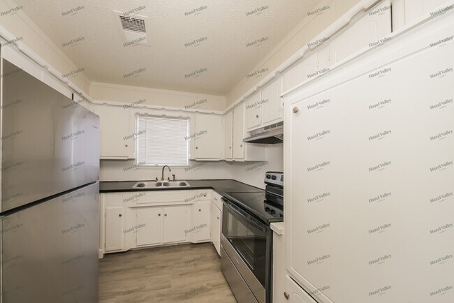 Building Photo - 333 W Michael Dr