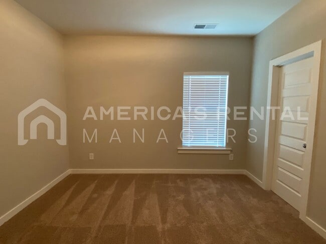 Building Photo - 1540 Brookhaven Dr
