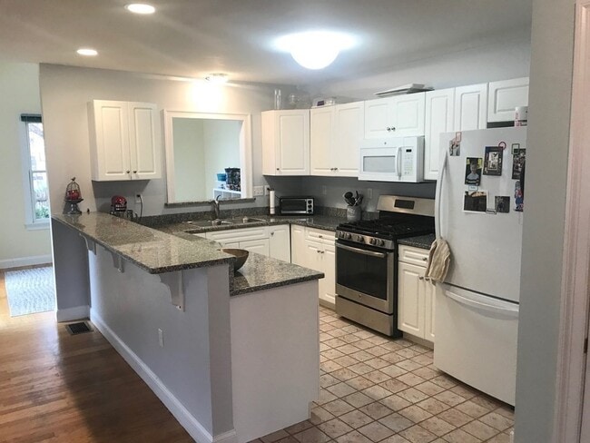 Building Photo - 21 Vincent Ave