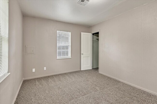 Building Photo - 1536 SW 52nd St