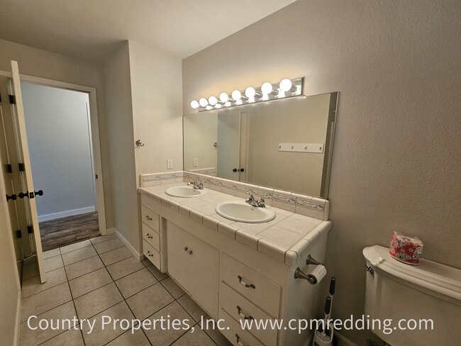 Building Photo - Renovated Gated House on an Acre with Detached Shop in Cottonwood!