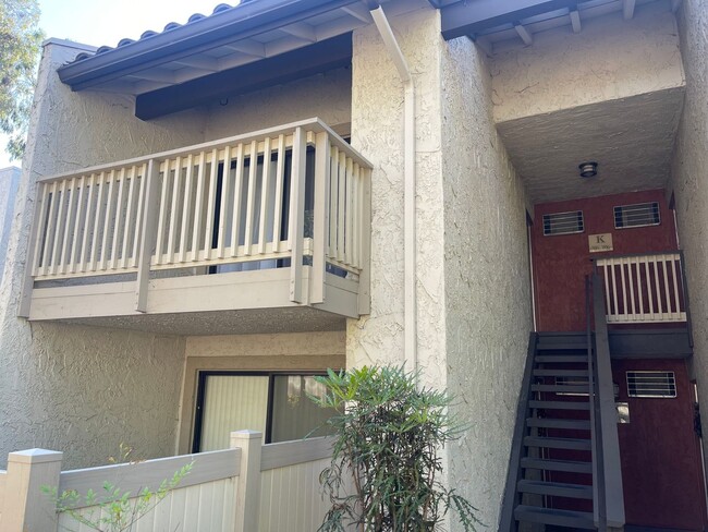 Building Photo - Upgraded 2 Bed 1 Bath Condo in Resort Styl...