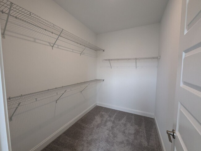 Building Photo - AVAILABLE NOW! 2-Bed/2-Bath Condo in Franklin