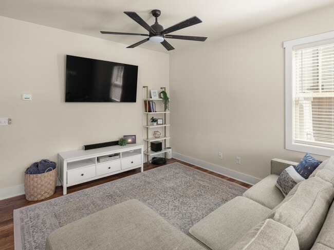 Building Photo - 84 Cardwell Ln