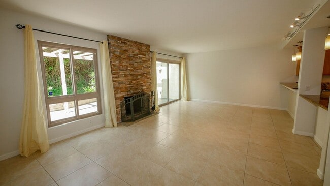 Building Photo - La Jolla Shores Heights - 4 Bedroom, 2.5 b...