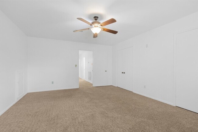 Building Photo - 1122 Rhine Ln