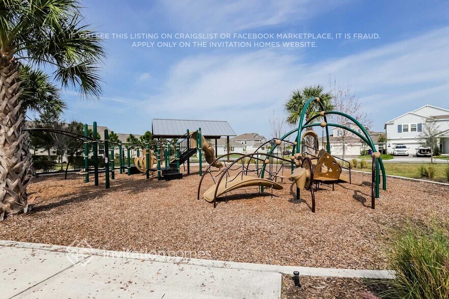 Building Photo - 1995 Summer Serenity Dr