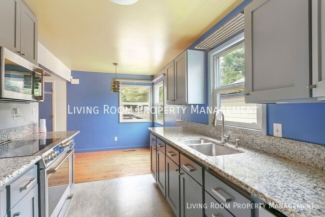 Building Photo - 8414 N Peninsular Ave