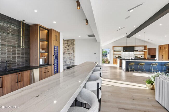Building Photo - 9067 E Rimrock Dr