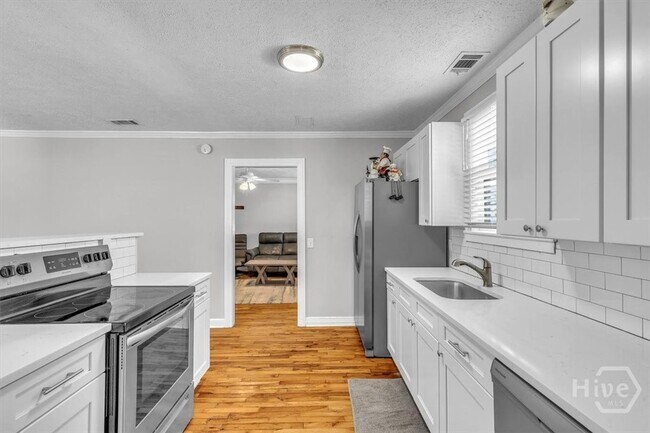 Building Photo - 404 E 66th St