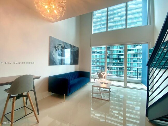 Building Photo - 1 br, 1.5 bath Condo - 60 SW 13th St Apt 3212