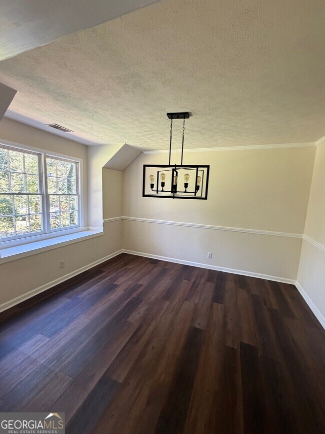Building Photo - 807 Piney Woods Dr