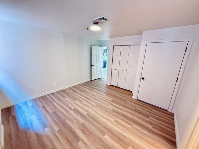 Building Photo - Just listed for rent and ready - Stylish C...
