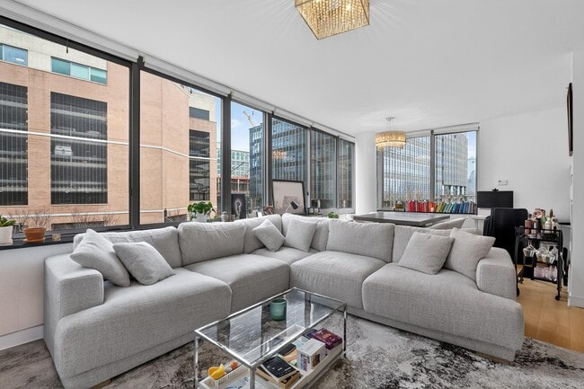 Building Photo - 25 Hudson St