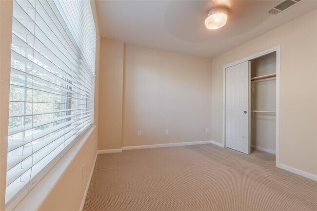 Building Photo - 9516 Castle Pines Dr