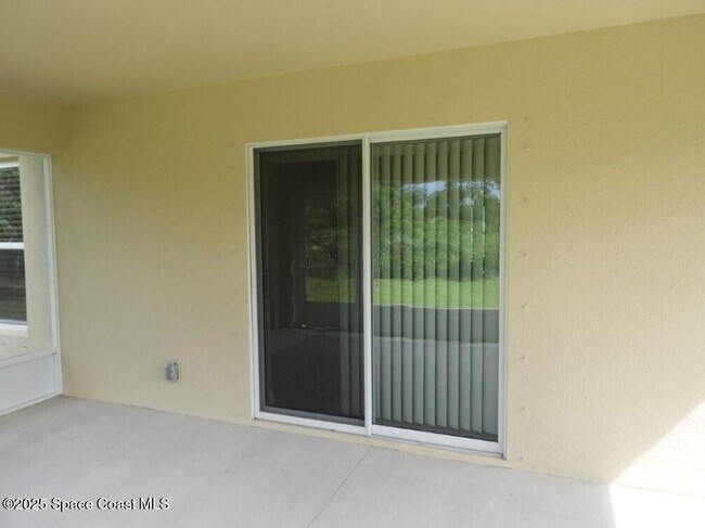 Building Photo - 1650 Wyoming Dr SE