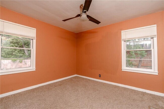 Building Photo - 100 Esplanade Ave