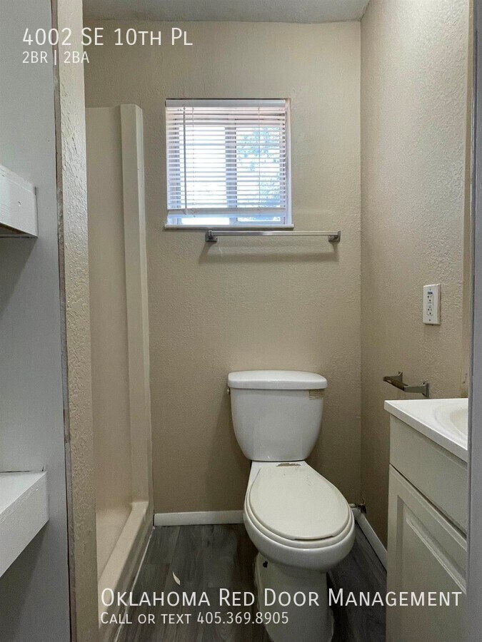 Building Photo - 4002 SE 10th Pl