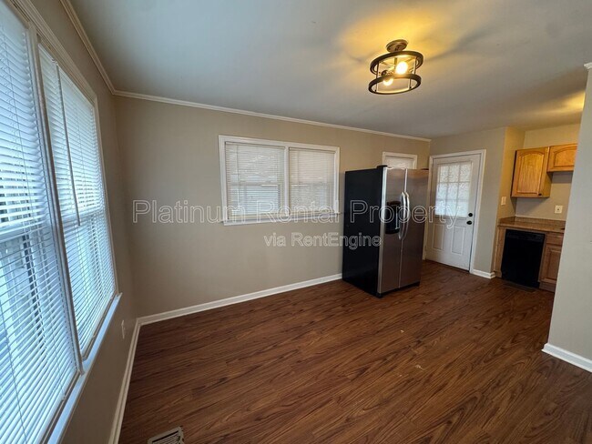 Building Photo - 97 Benson St