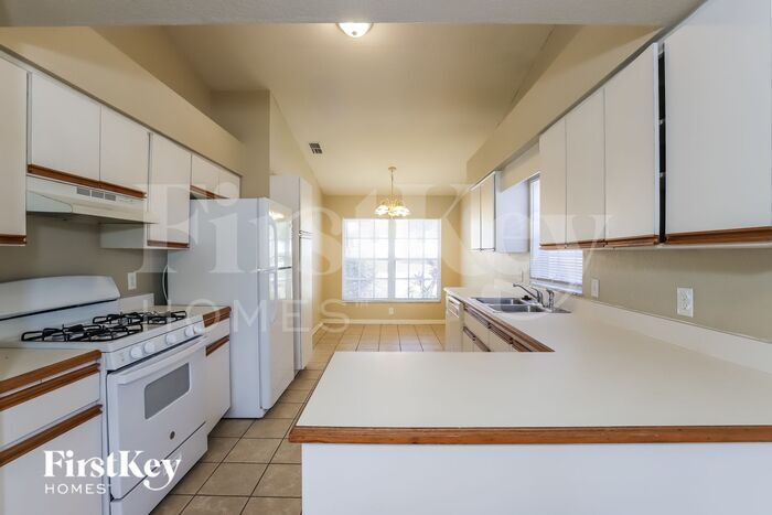 Building Photo - 810 Marcia Loop