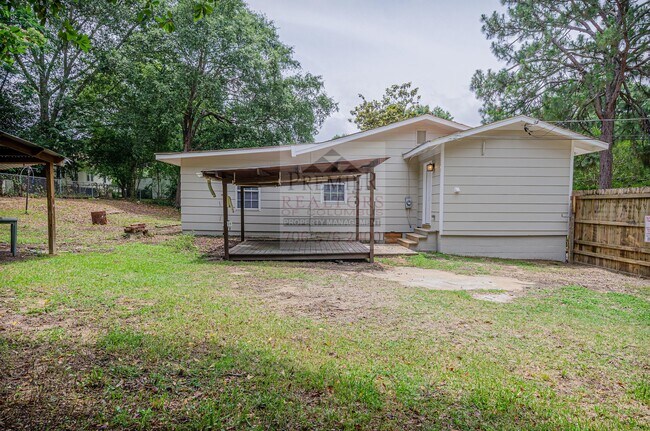 Building Photo - 5724 Sanford Ave