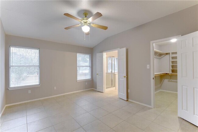 Building Photo - 1406 Royce Ln