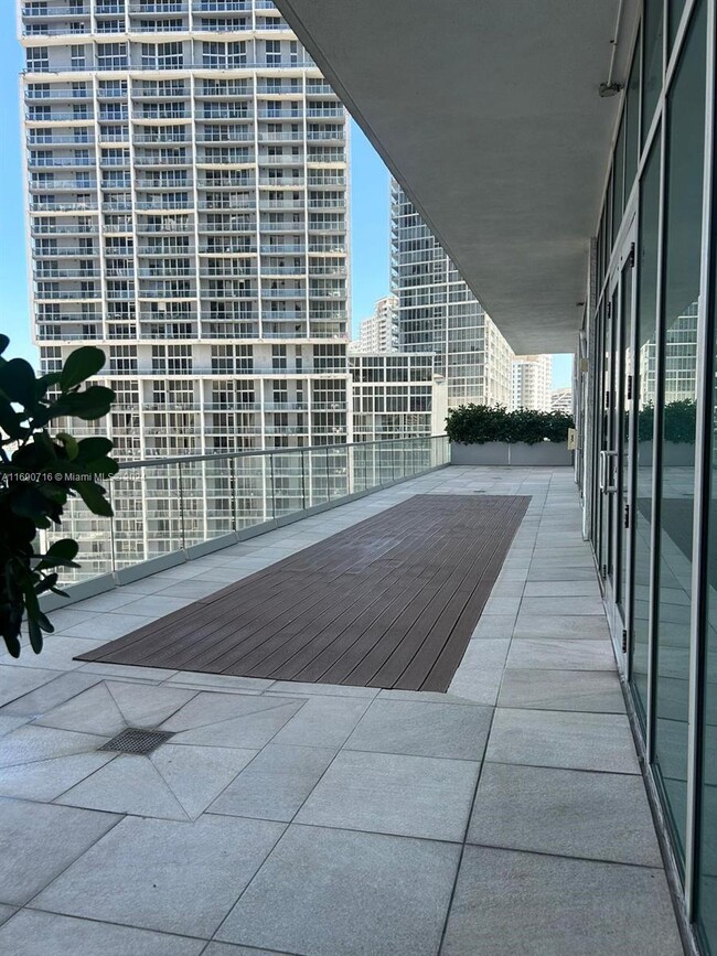 Building Photo - 500 Brickell Ave