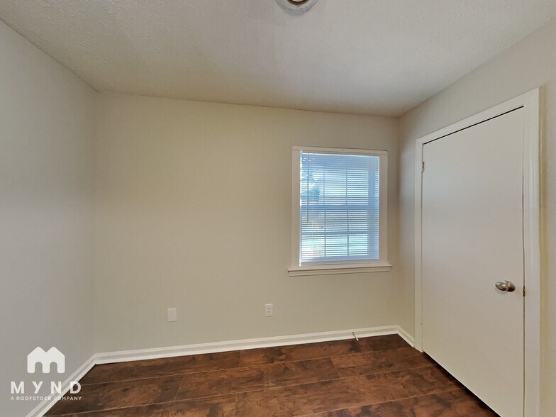 Building Photo - 4734 Bradford Dr