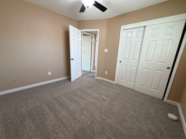 Building Photo - 5725 Woodleigh Dr