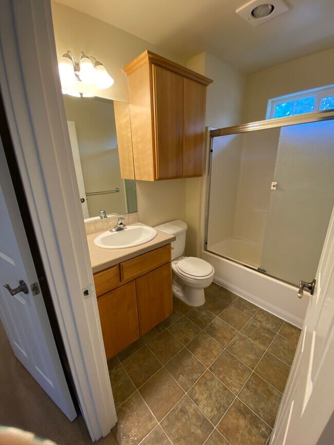 Building Photo - 1743 NE Lotus Dr