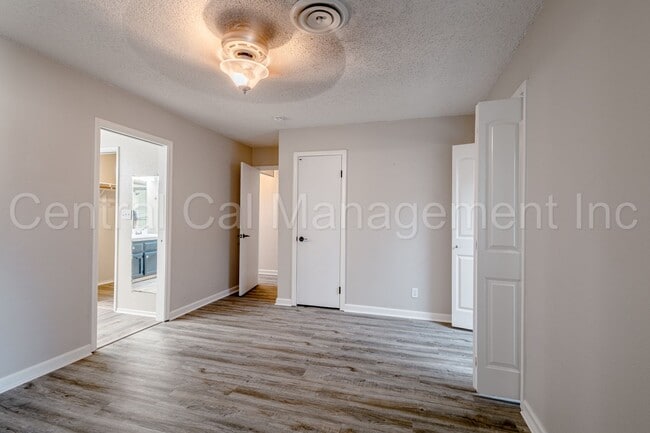 Building Photo - 2 Bedroom/2 Bath Condo with Garage  - $189...