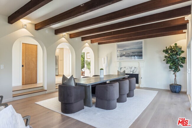 Building Photo - 8300 Grand View Dr